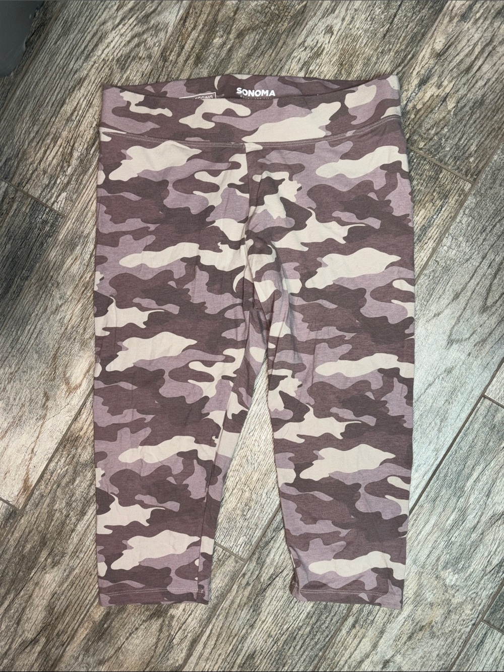 SONOMA Mauve and Light Pink Camo Capri Leggings